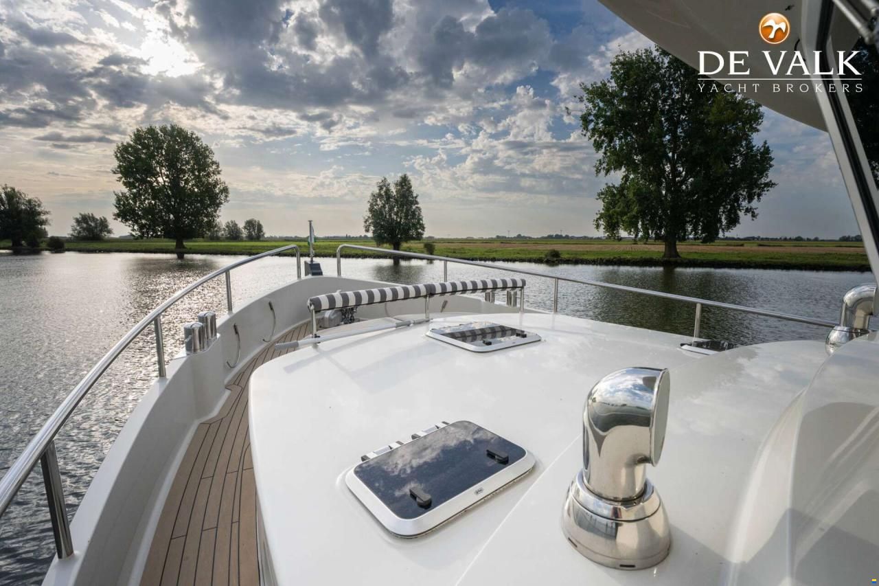 Steeler Yachts Explorer 50 Pilothouse