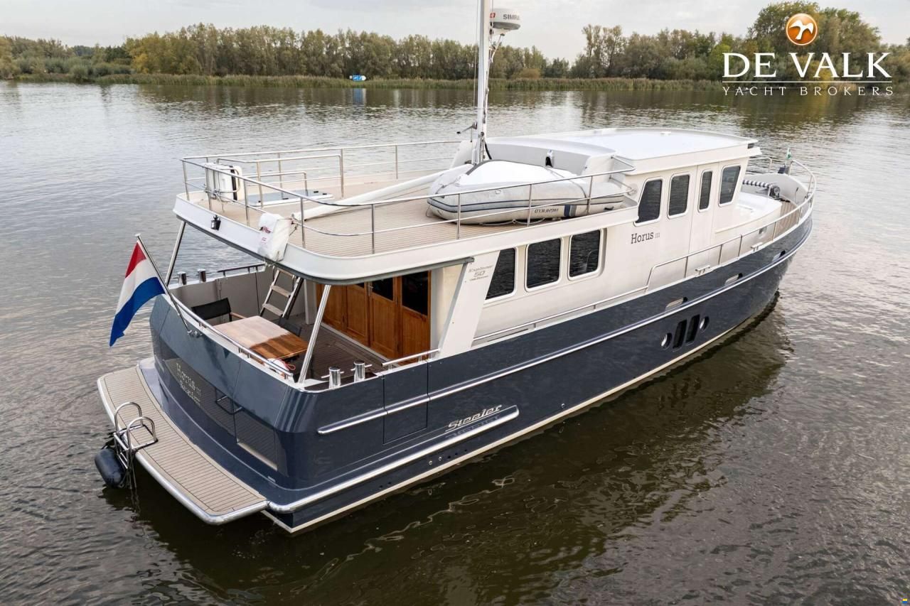 Steeler Yachts Explorer 50 Pilothouse