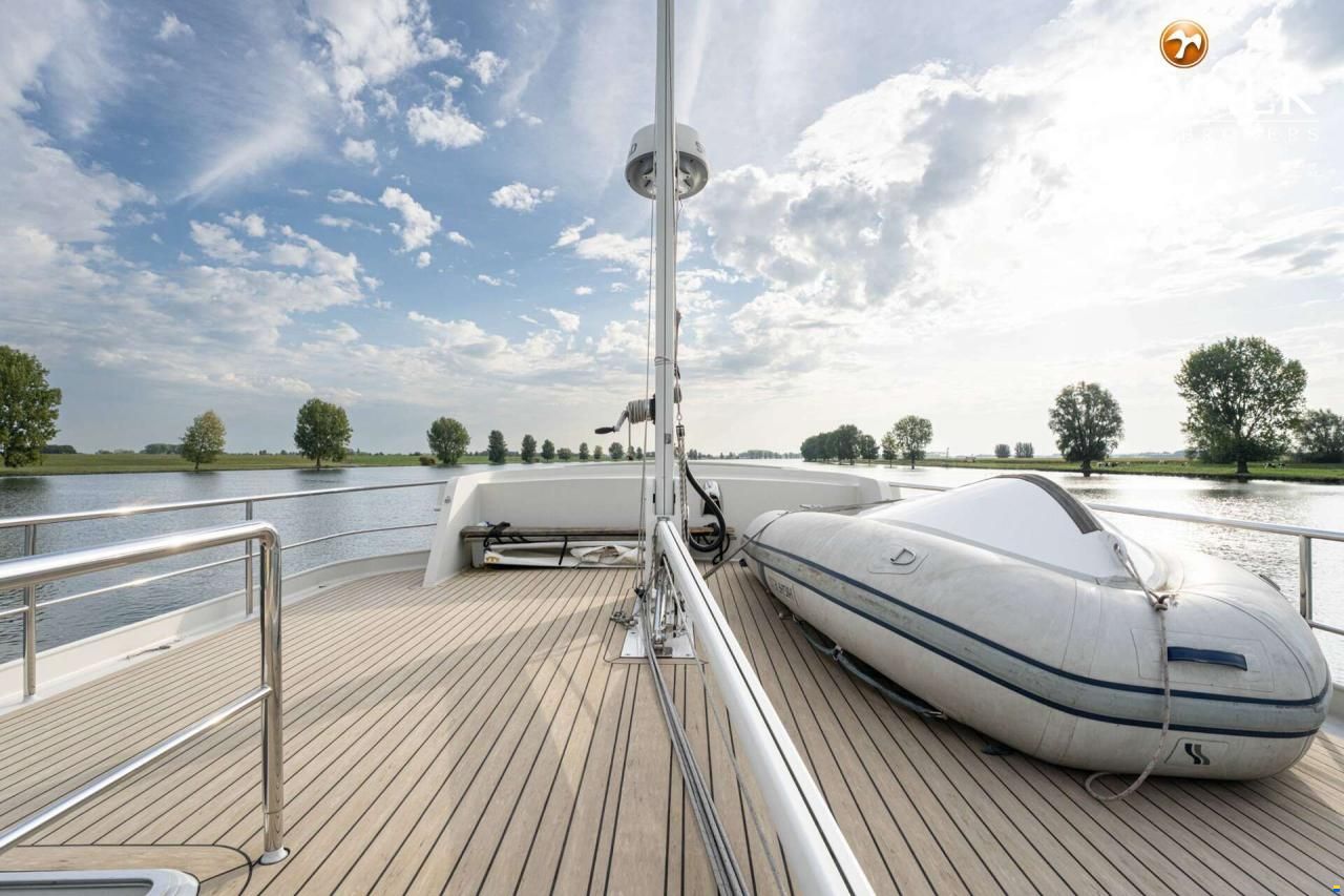 Steeler Yachts Explorer 50 Pilothouse