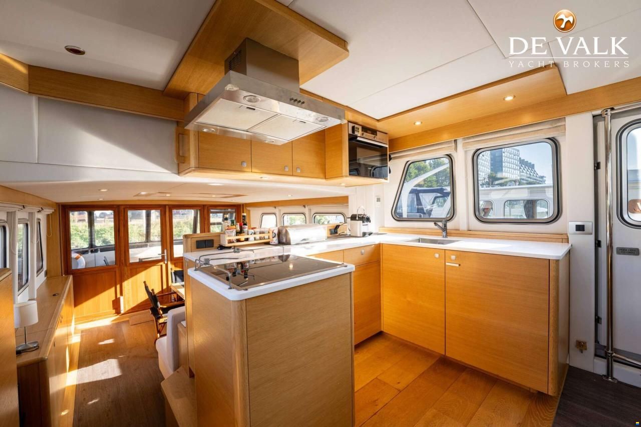 Steeler Yachts Explorer 50 Pilothouse