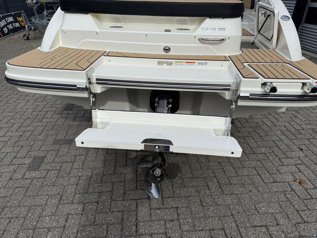 Sea Ray SPX 210