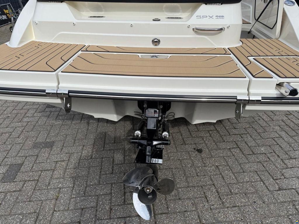 Sea Ray SPX 210