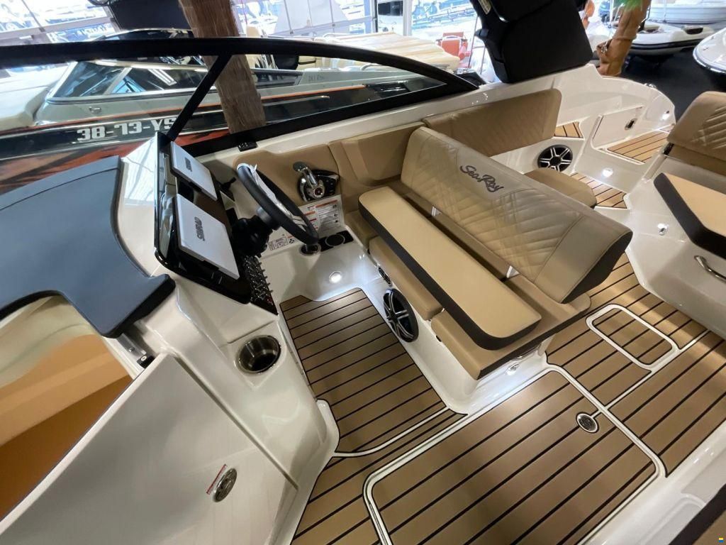 Sea Ray SDX 250 Outboard