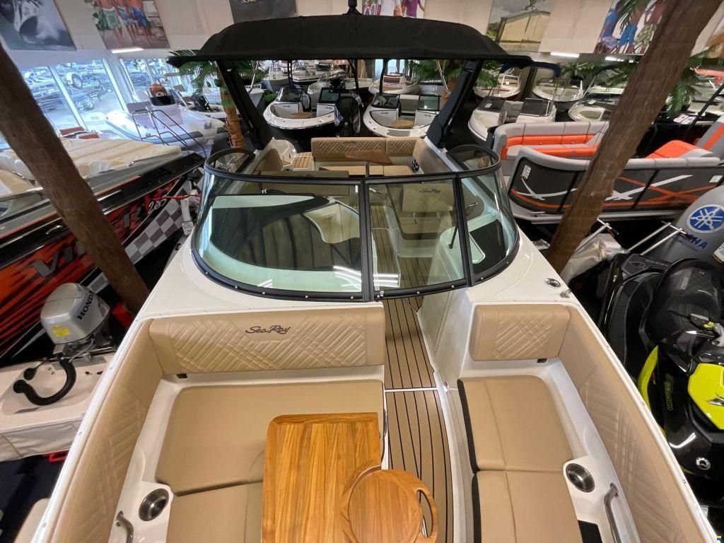 Sea Ray SDX 250 Outboard
