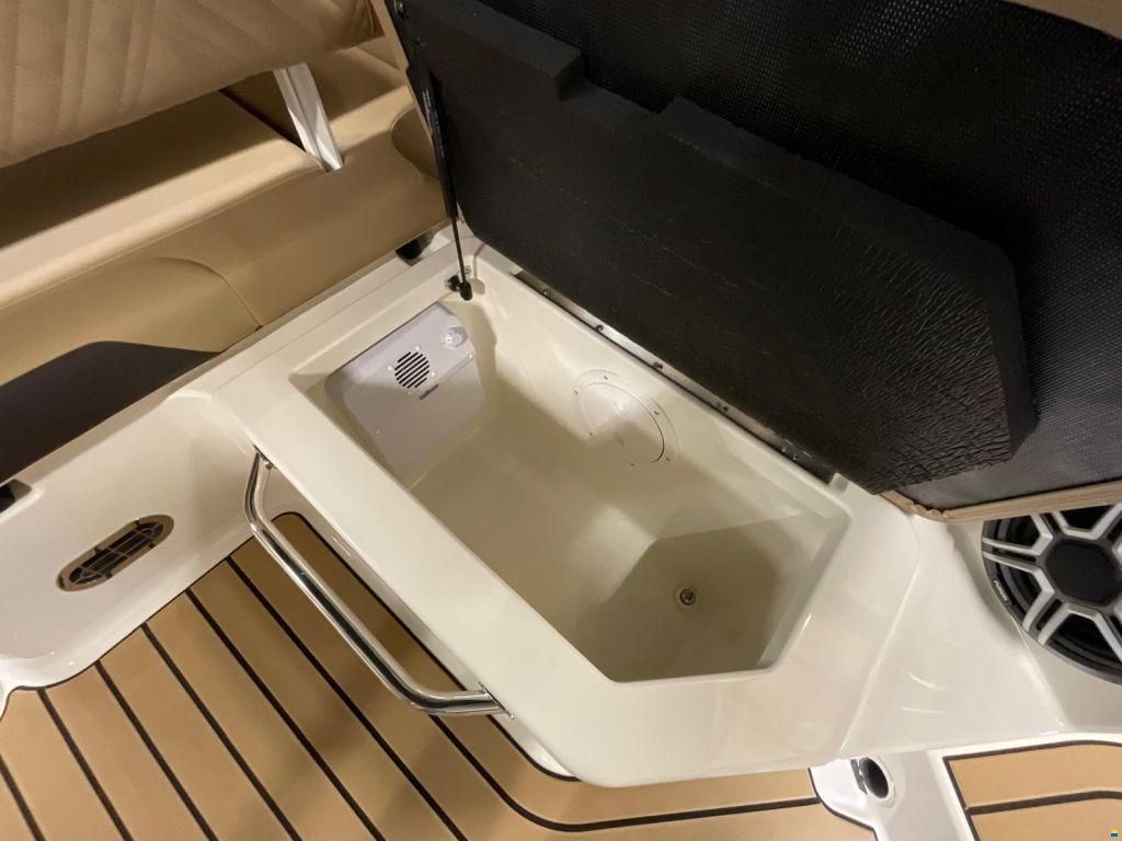 Sea Ray SDX 250 Outboard
