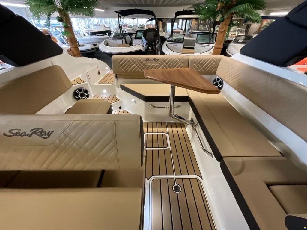 Sea Ray SDX 250 Outboard