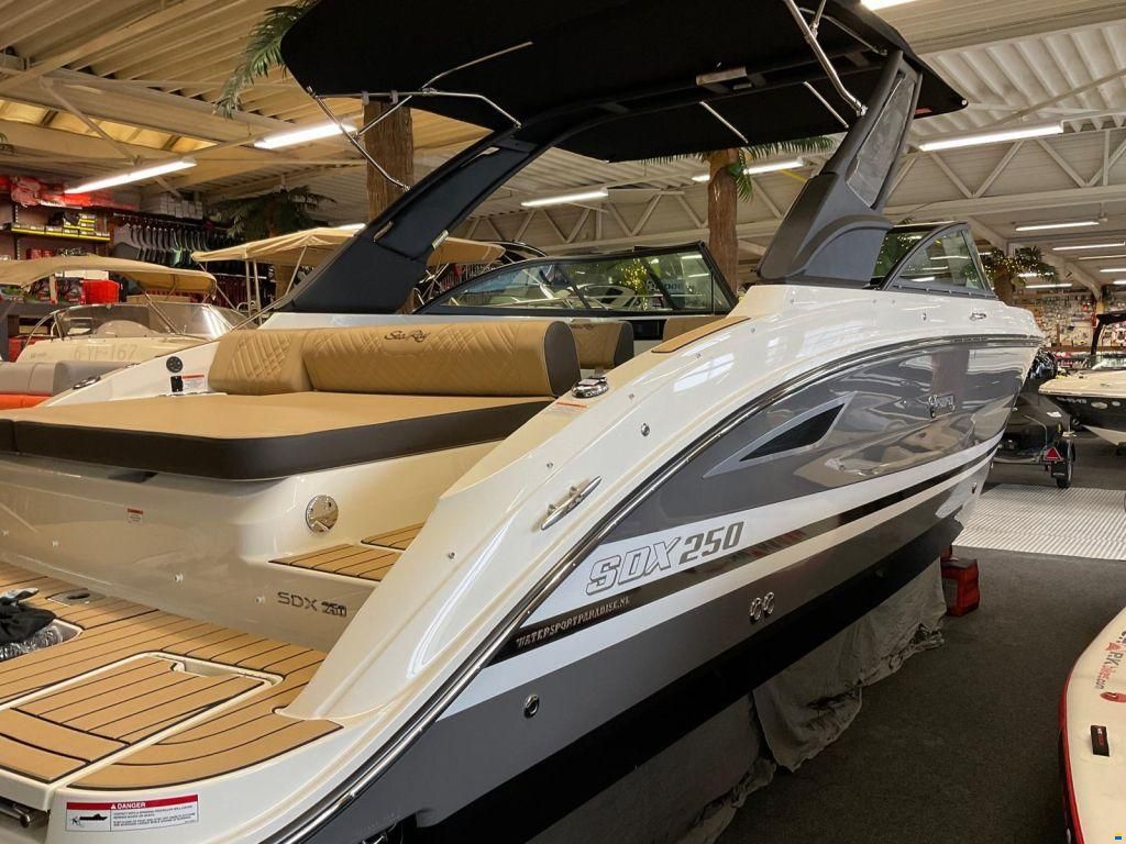 Sea Ray SDX 250 Outboard