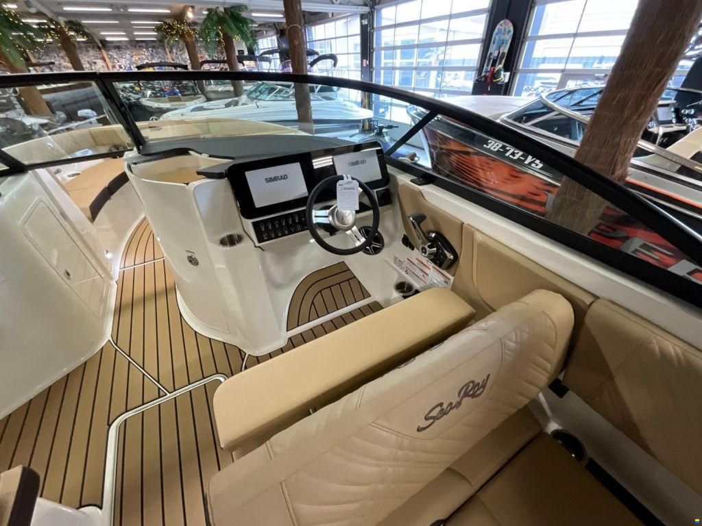 Sea Ray SDX 250 Outboard