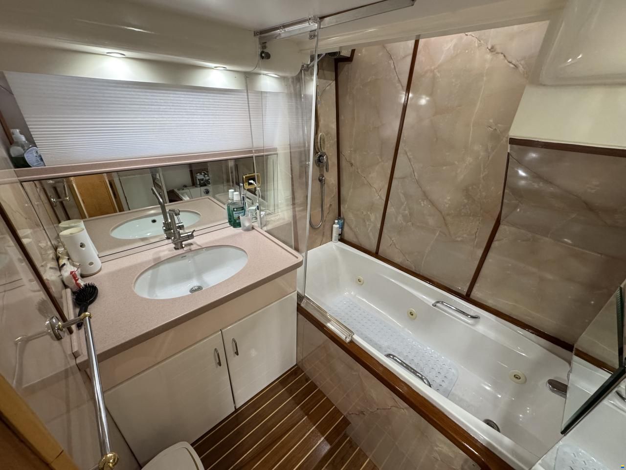 Fairline Squadron 62