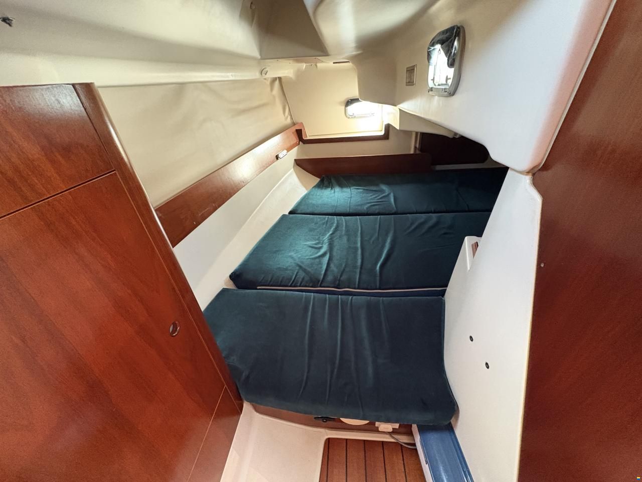 Beneteau Oceanis 321 Jubilee
