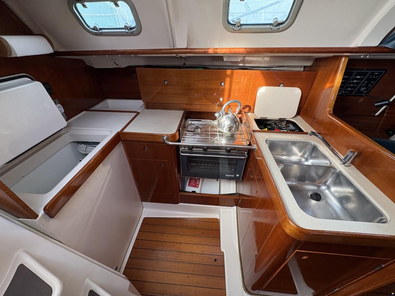 Beneteau Oceanis 321 Jubilee