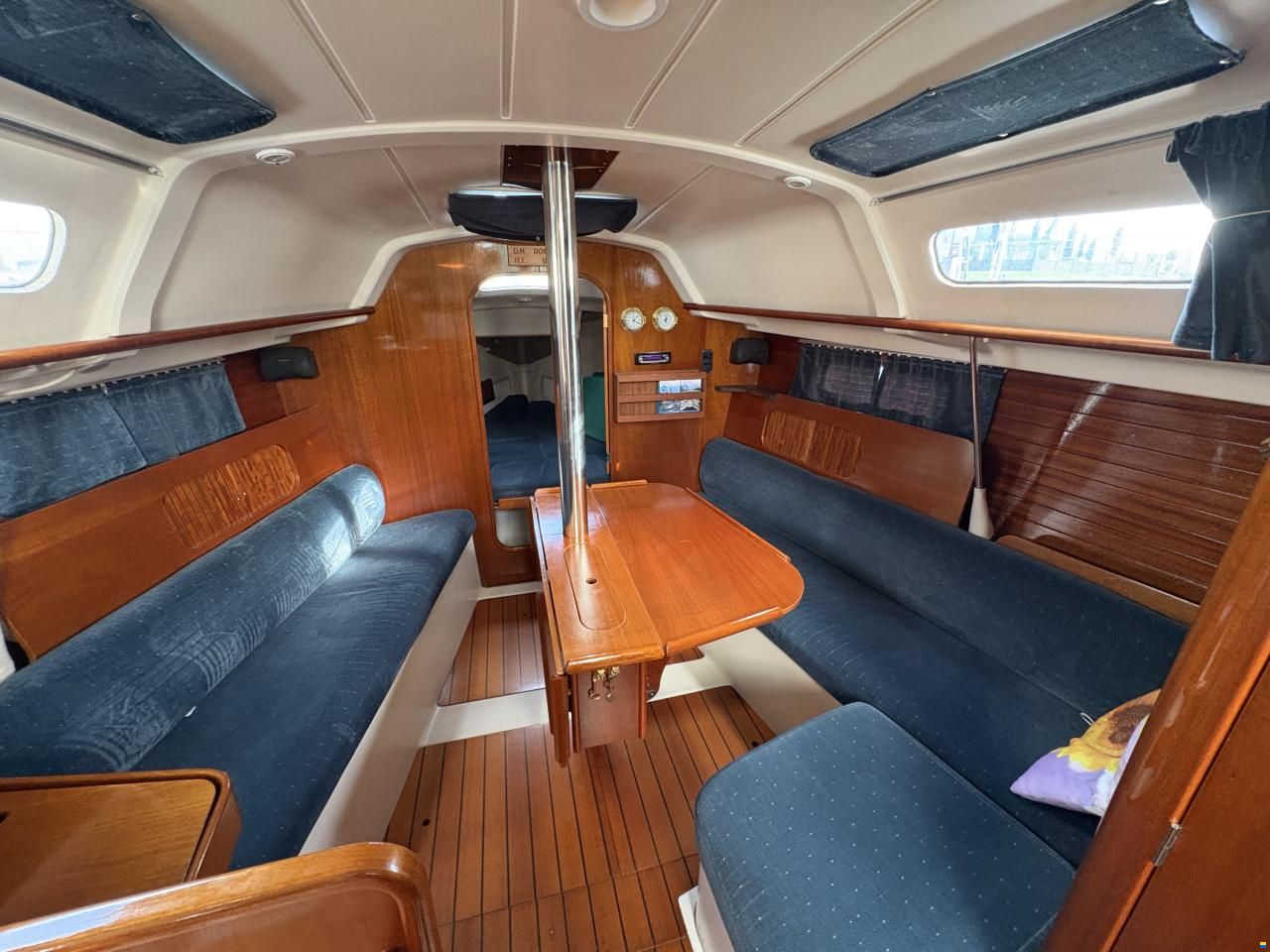 Beneteau Oceanis 321 Jubilee
