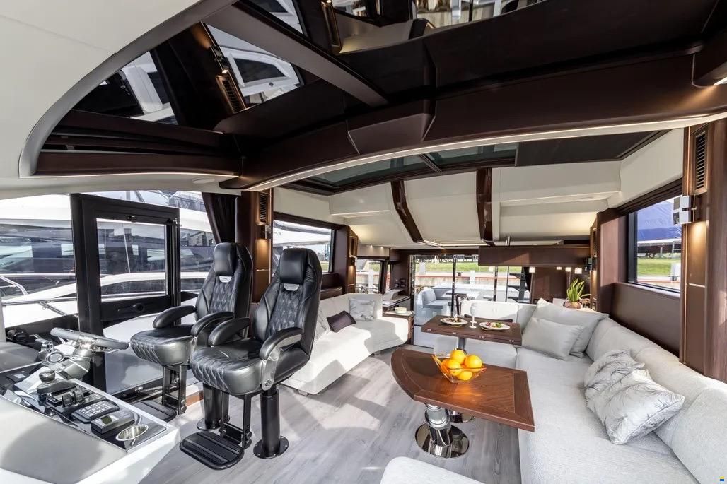 Galeon 700 Sky