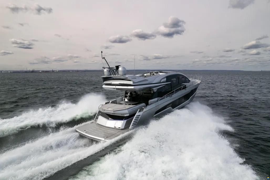 Galeon 700 Sky