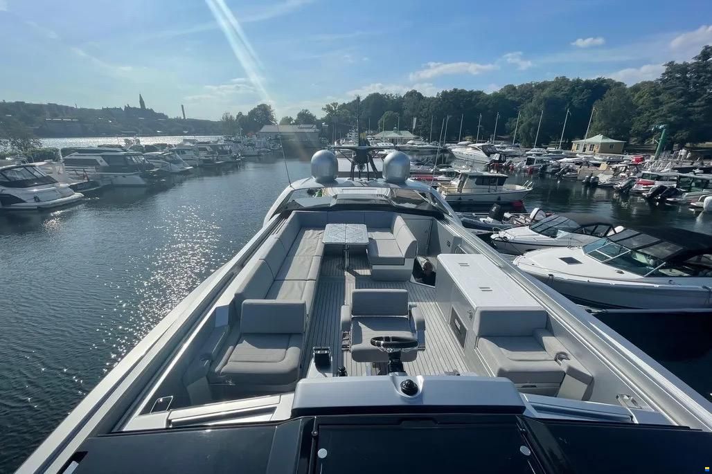 Galeon 700 Sky