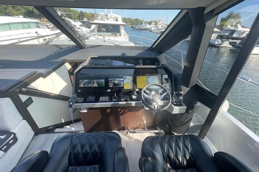 Galeon 700 Sky