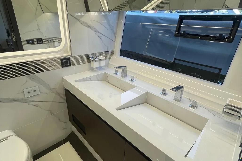 Galeon 700 Sky