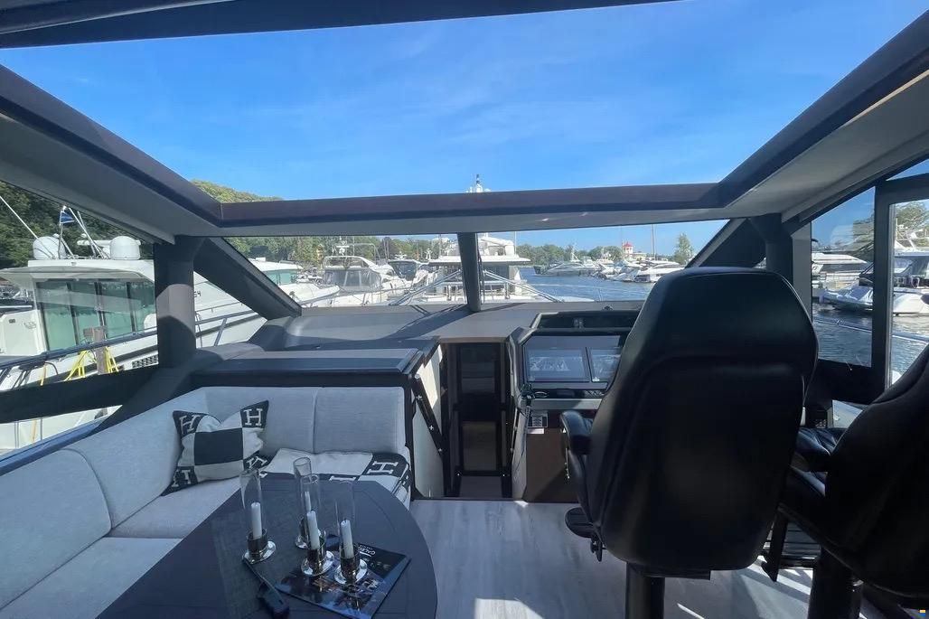 Galeon 700 Sky