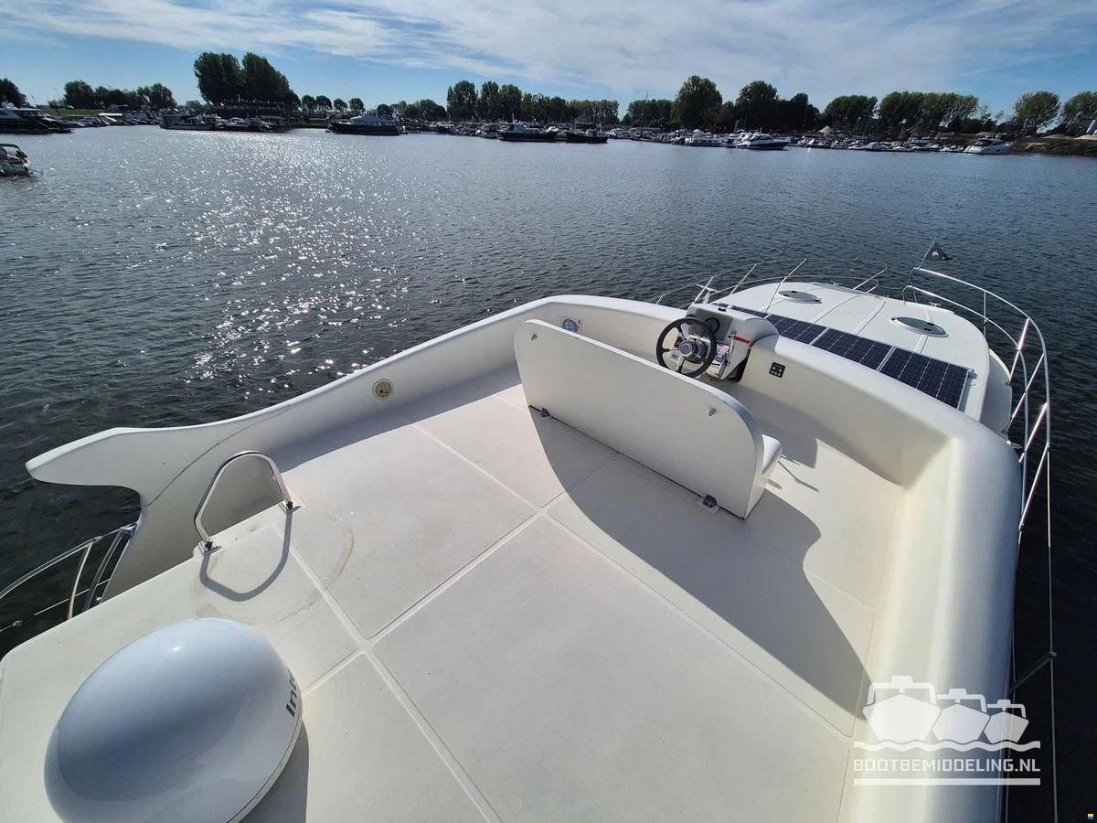 Nicols Yacht Sixto Prestige