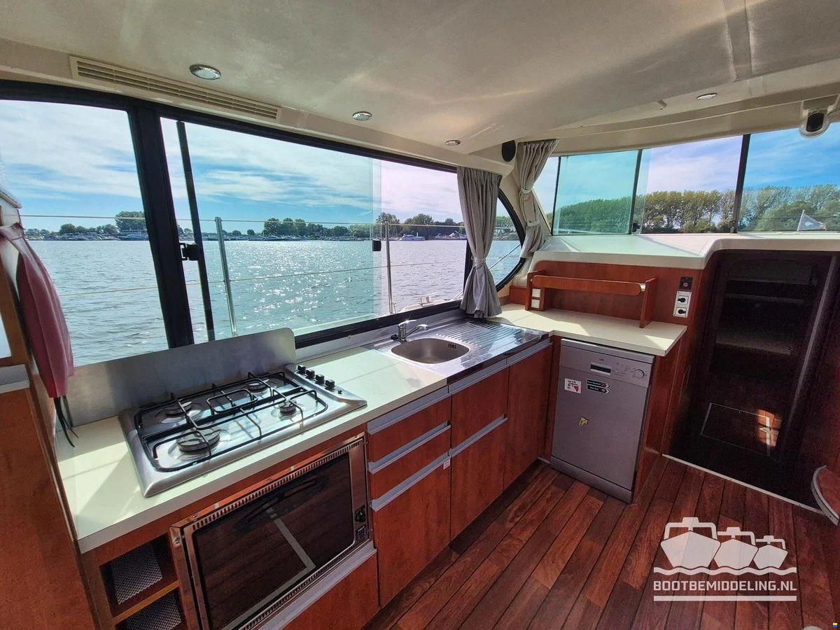 Nicols Yacht Sixto Prestige