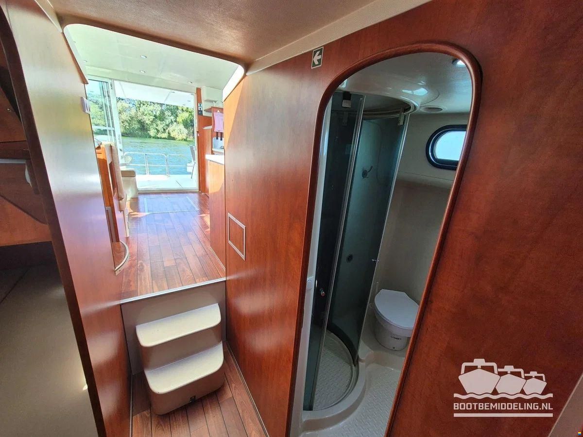 Nicols Yacht Sixto Prestige