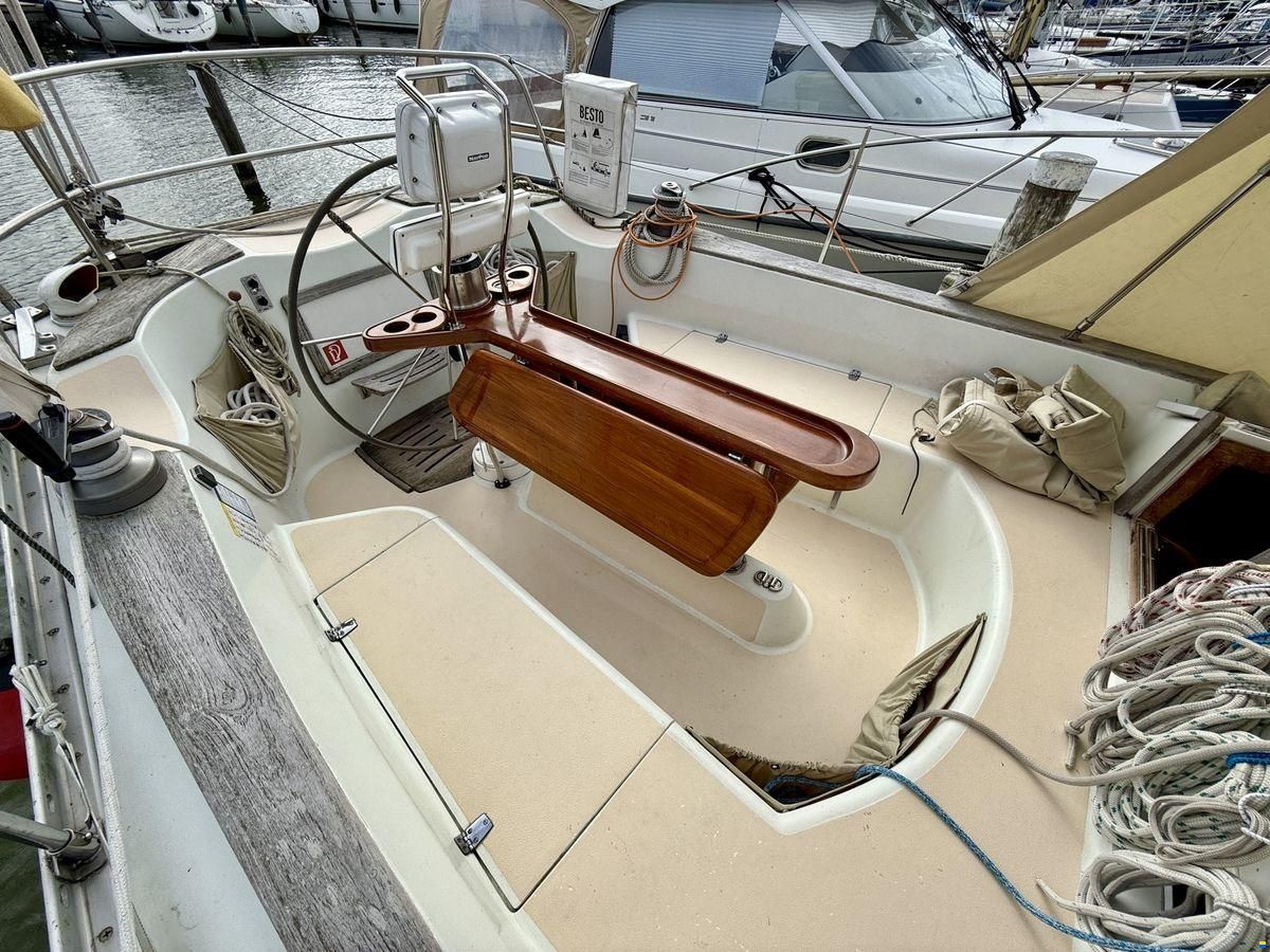 Freedom 44