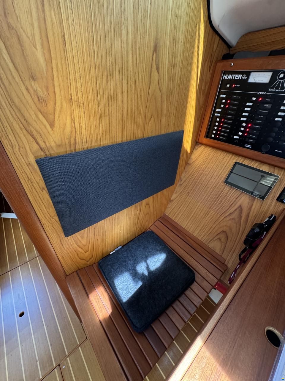 Hunter Marine Hunter 410