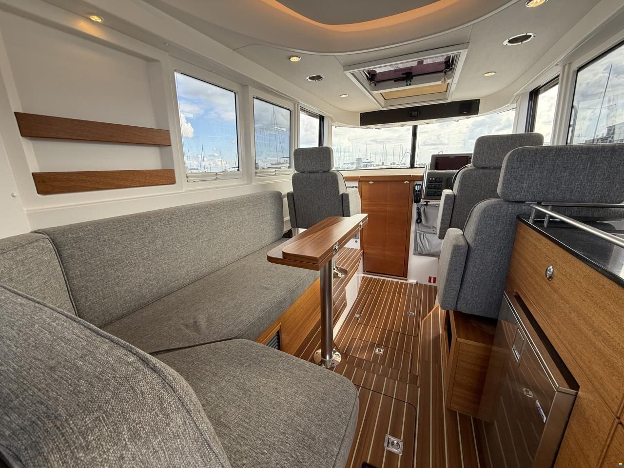 Paragon Yachts 31 Cabin