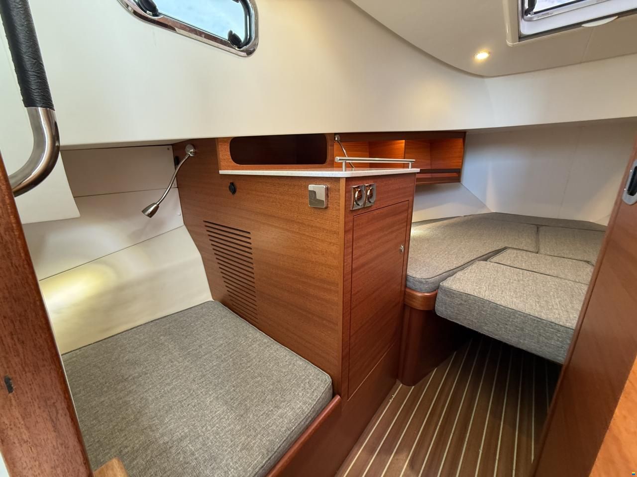 Paragon Yachts 31 Cabin