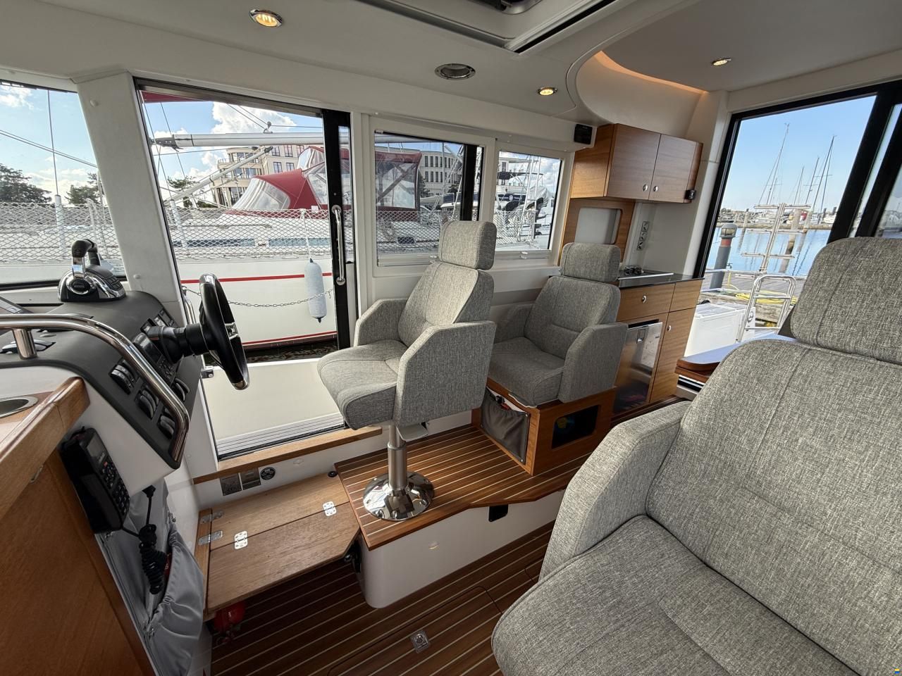 Paragon Yachts 31 Cabin