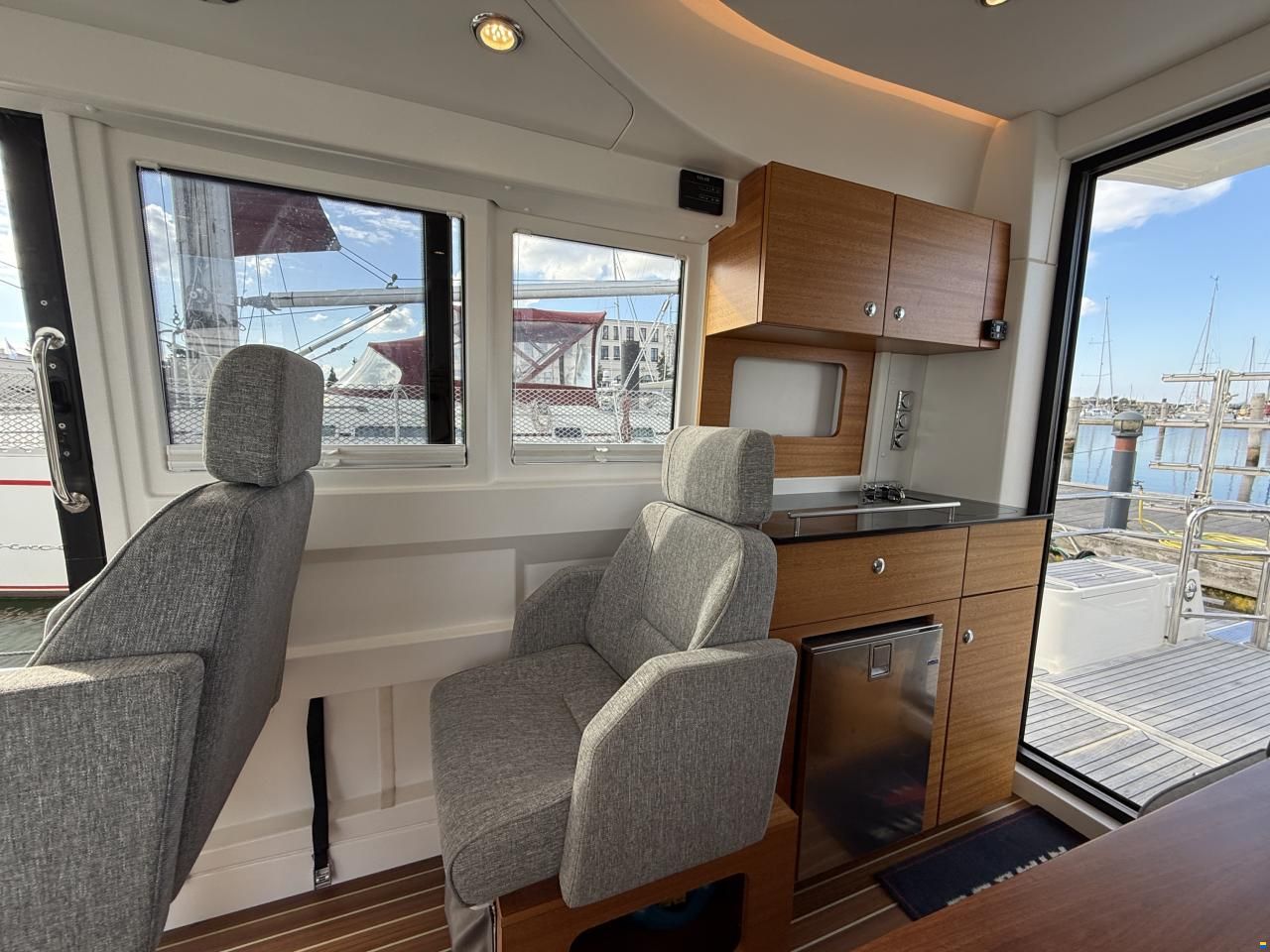 Paragon Yachts 31 Cabin