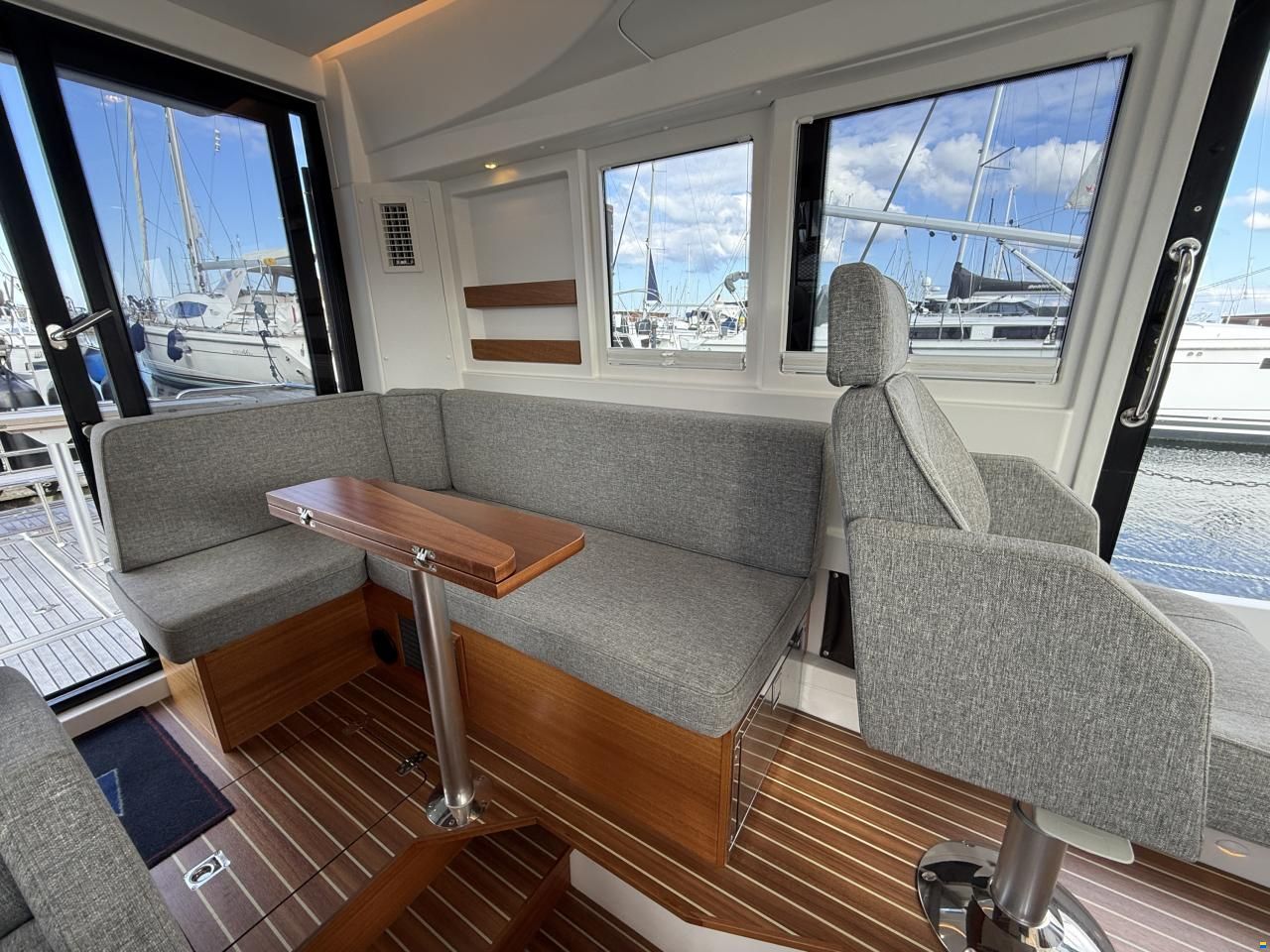 Paragon Yachts 31 Cabin