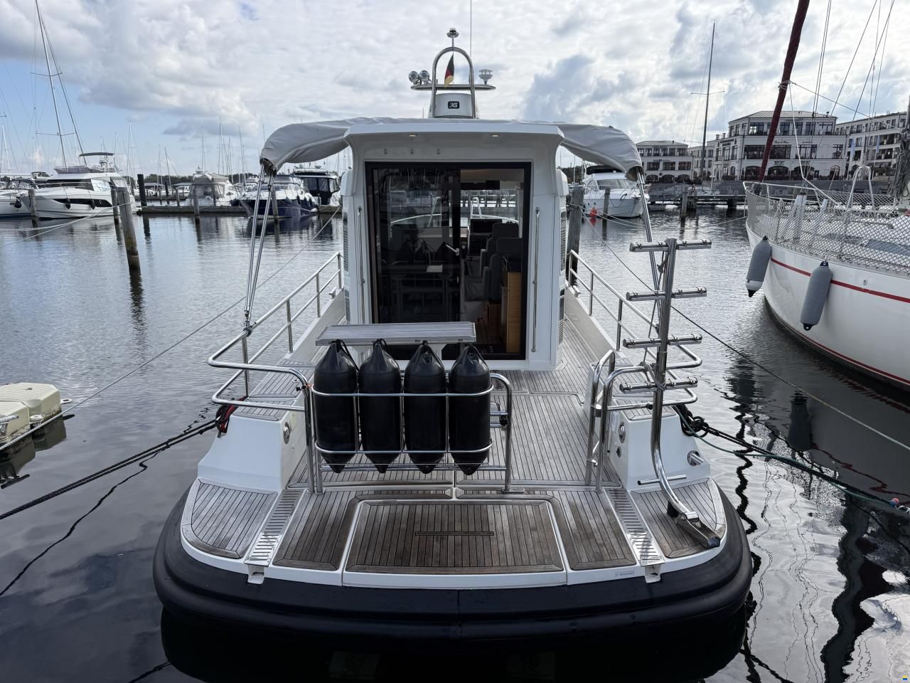 Paragon Yachts 31 Cabin