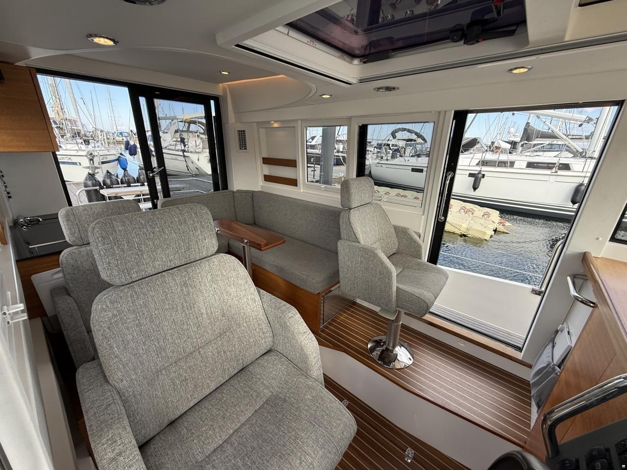 Paragon Yachts 31 Cabin