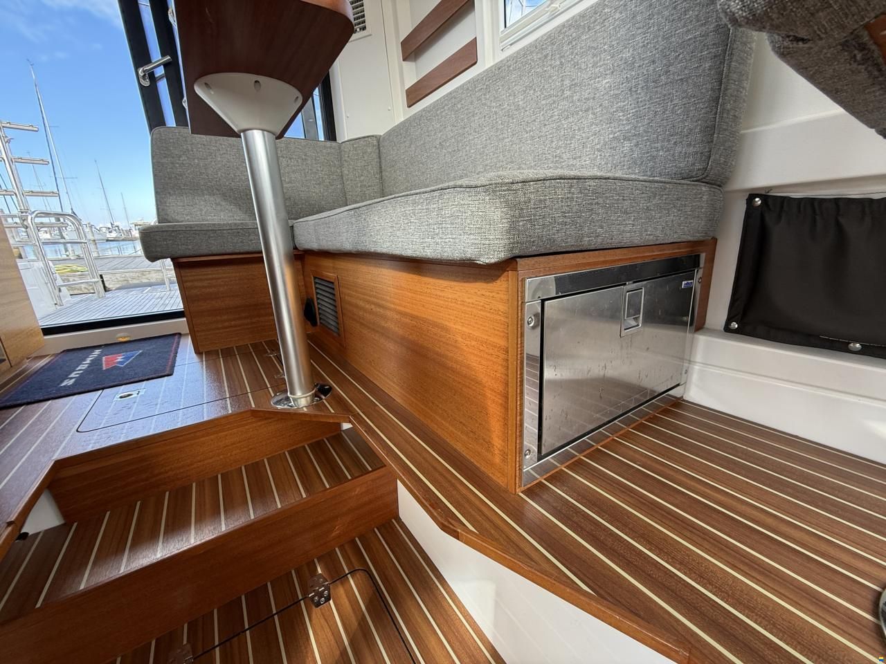 Paragon Yachts 31 Cabin