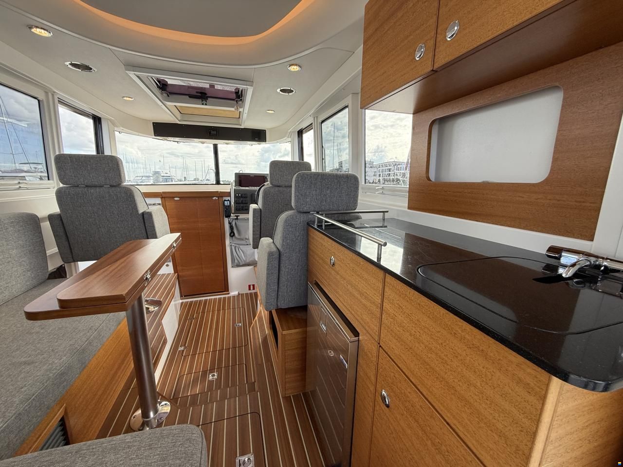 Paragon Yachts 31 Cabin