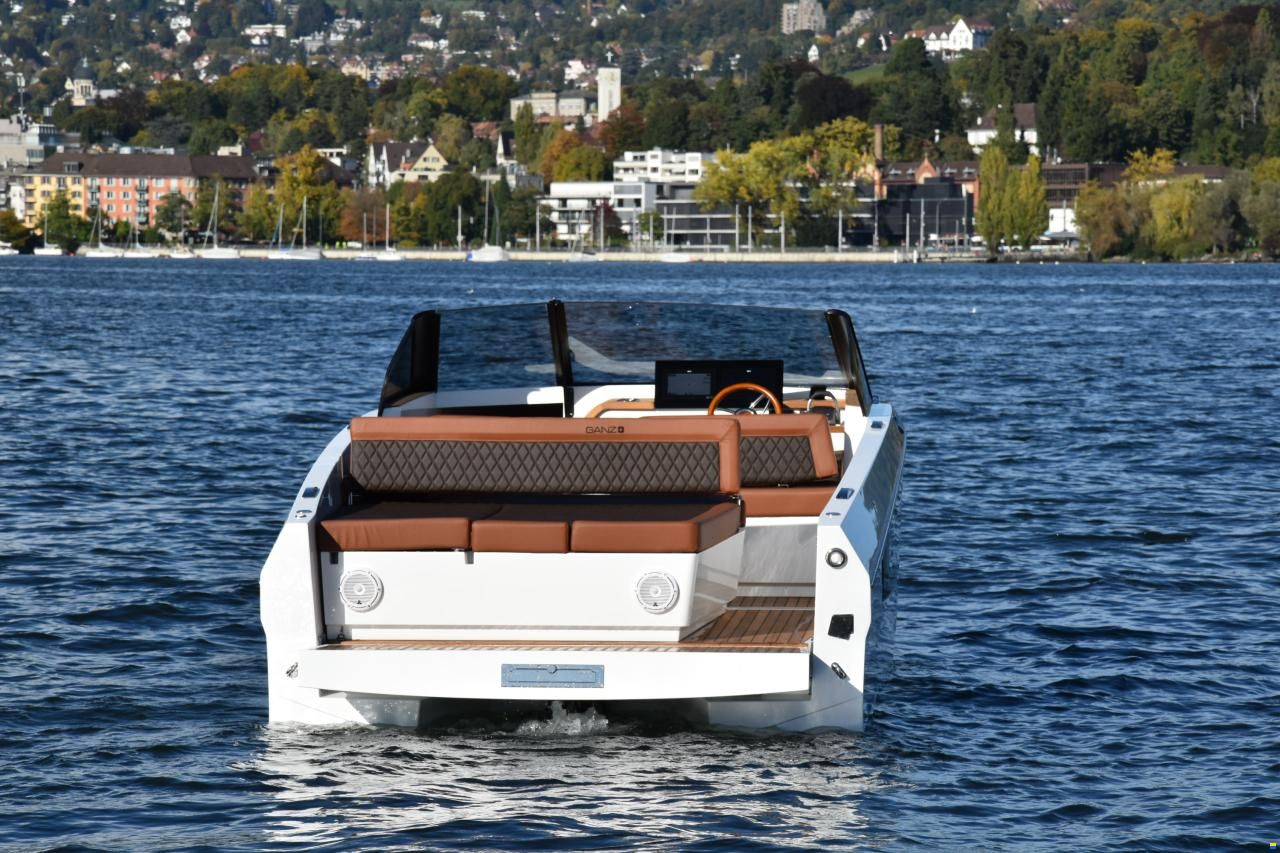 Ganz Boats Ovation 7X Cabin