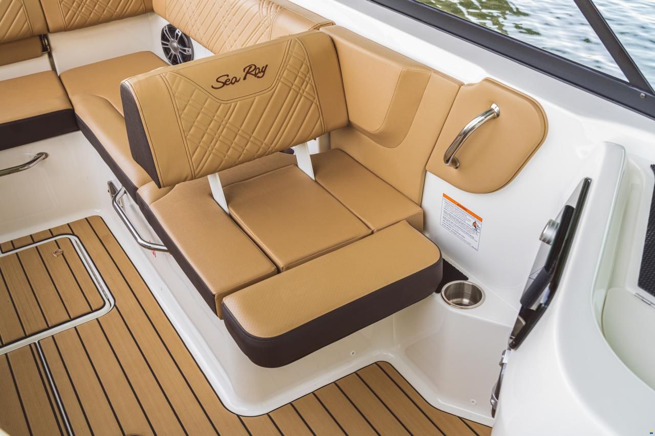 Sea Ray SDX230E & Trailer