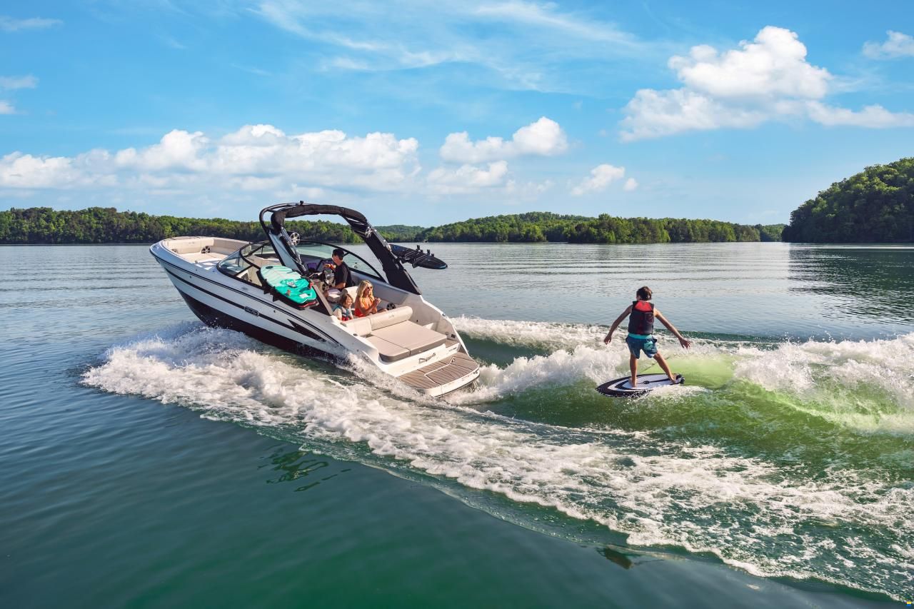 Sea Ray SDX230E SURF & Trailer