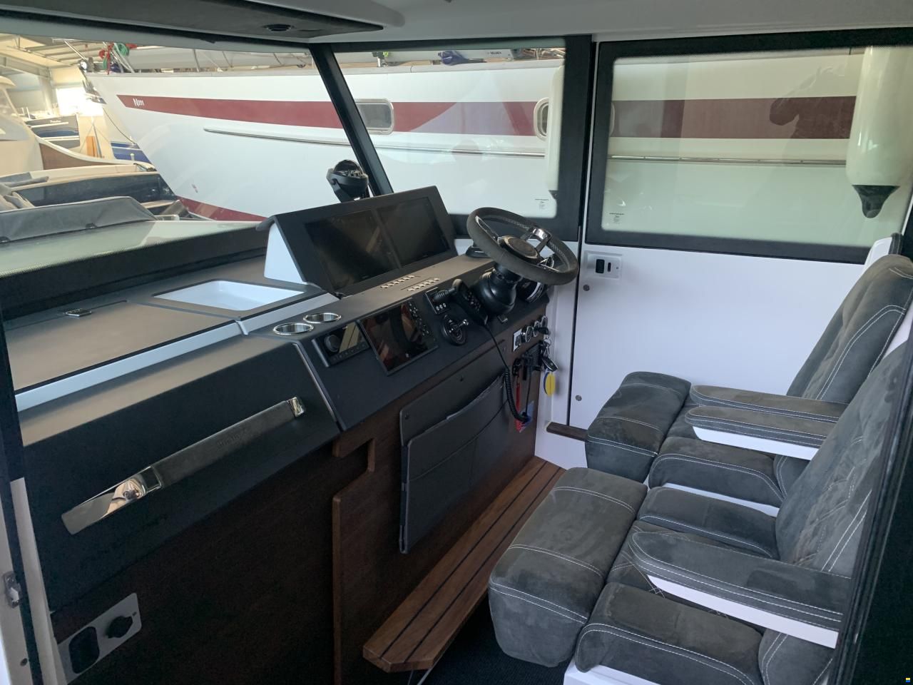 Axopar 37 Cabin
