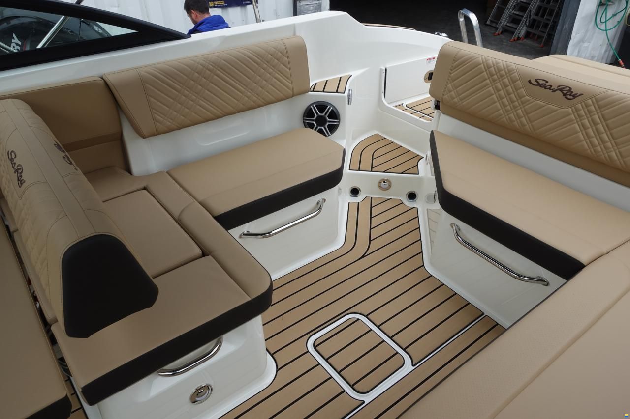 Sea Ray SDX250E & Trailer