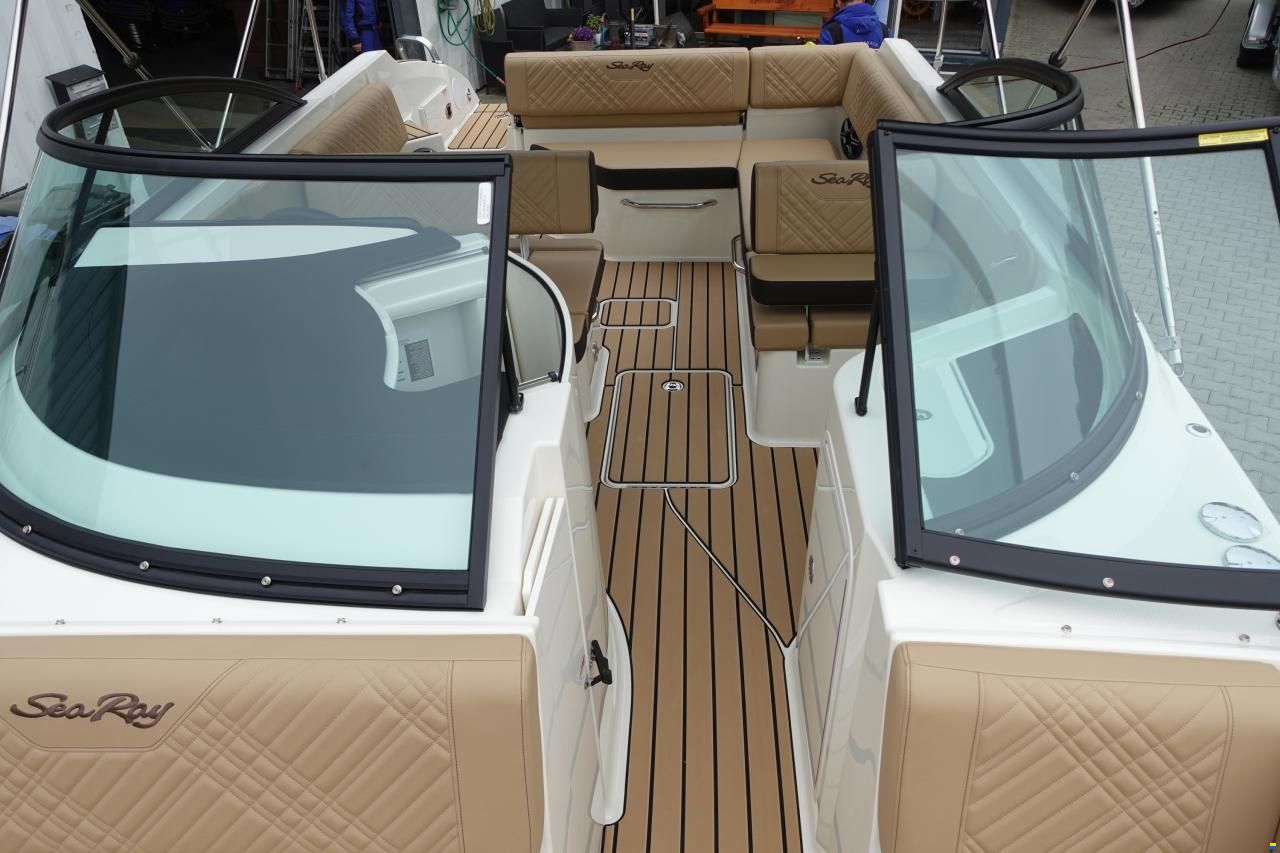 Sea Ray SDX250E & Trailer