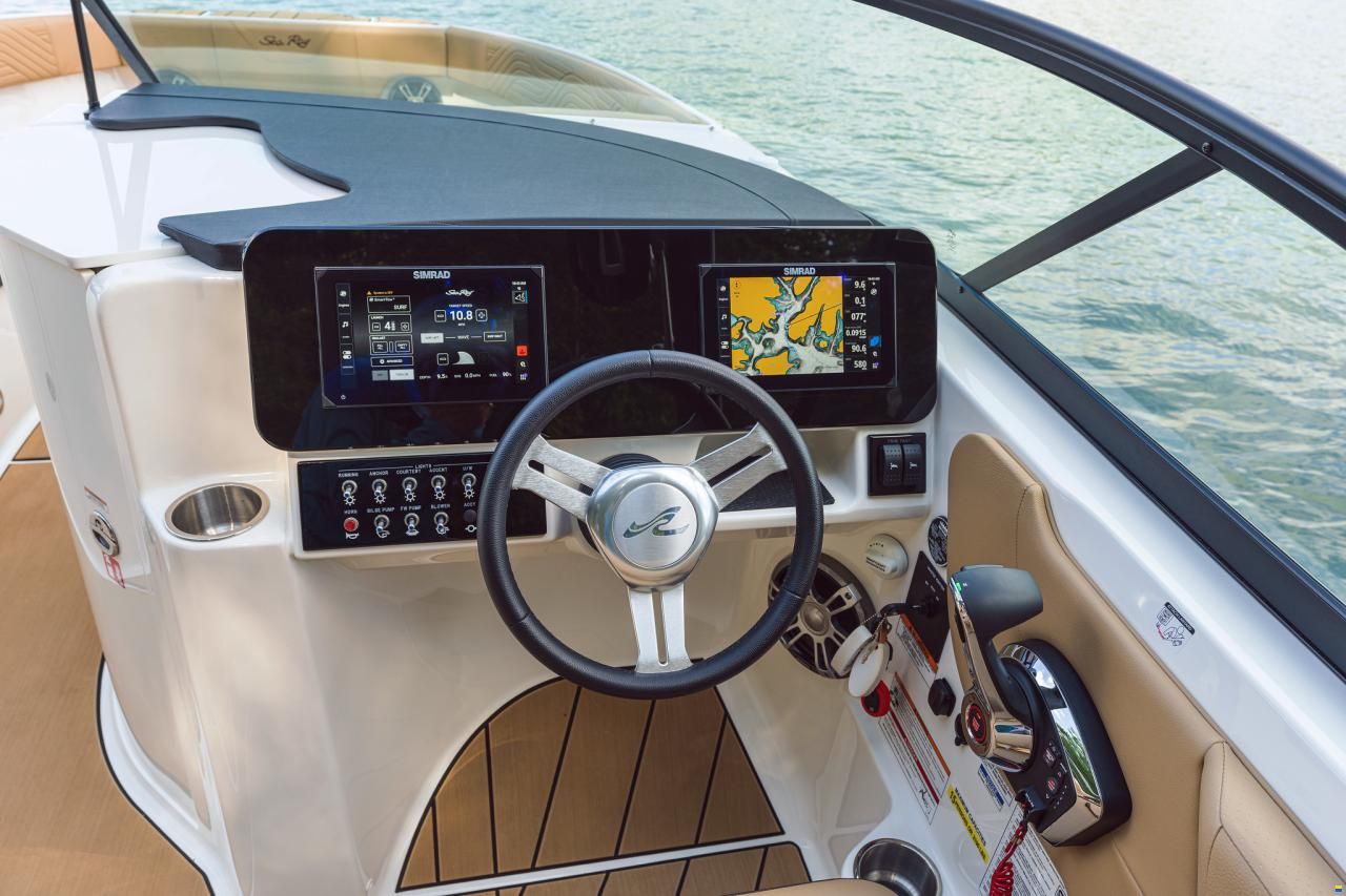 Sea Ray SDX250E & Trailer