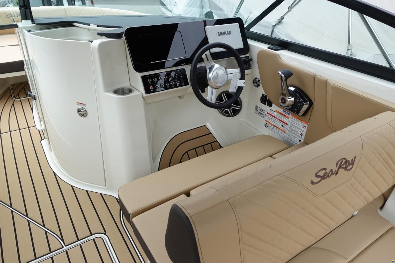 Sea Ray SDX250E & Trailer