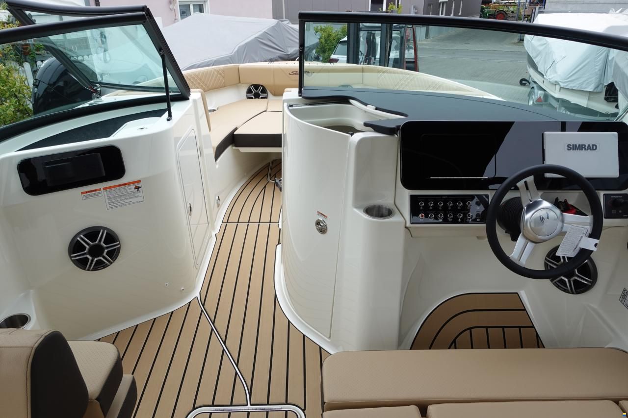 Sea Ray SDX250E & Trailer