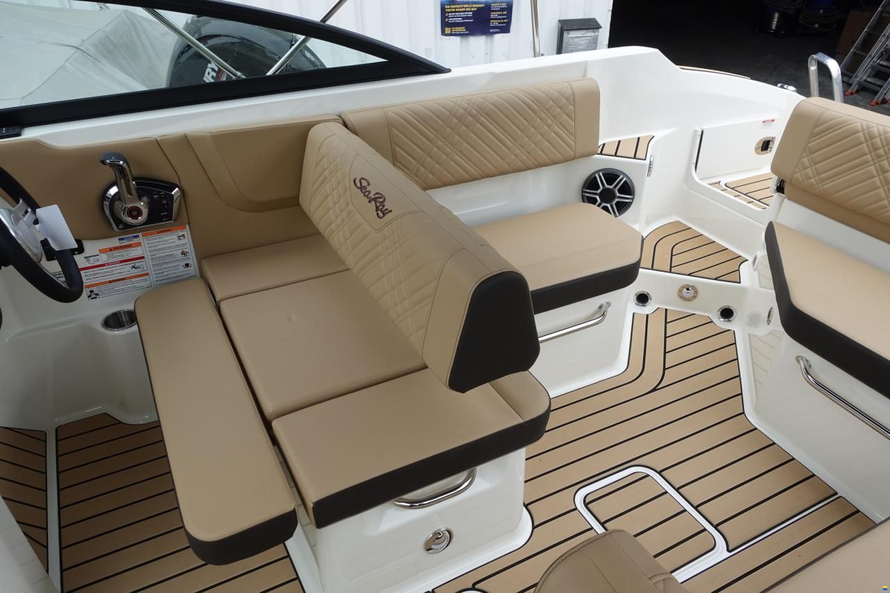 Sea Ray SDX250E & Trailer