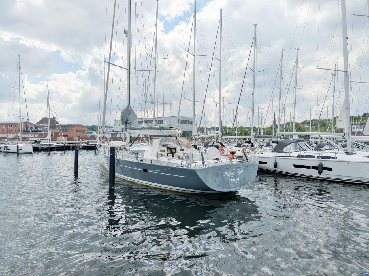 Grand Soleil 70