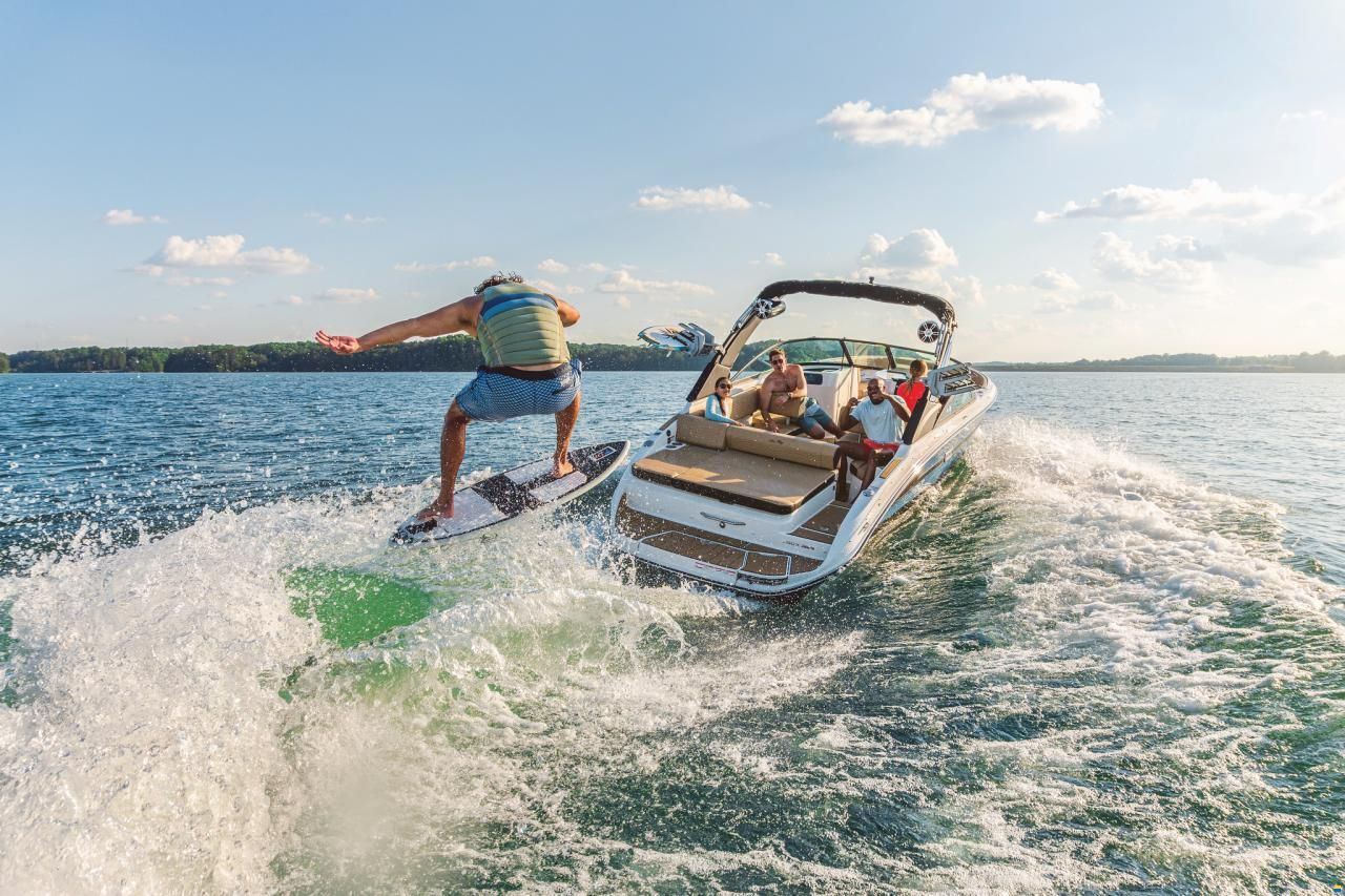 Sea Ray SDX250E SURF & Trailer