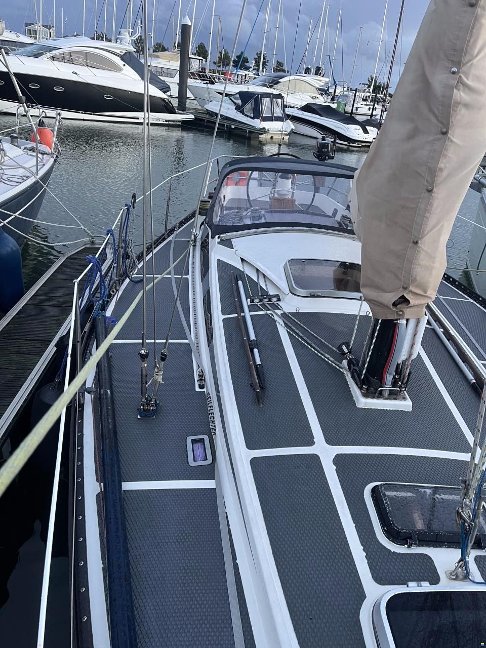 Helmsman Barracuda 35