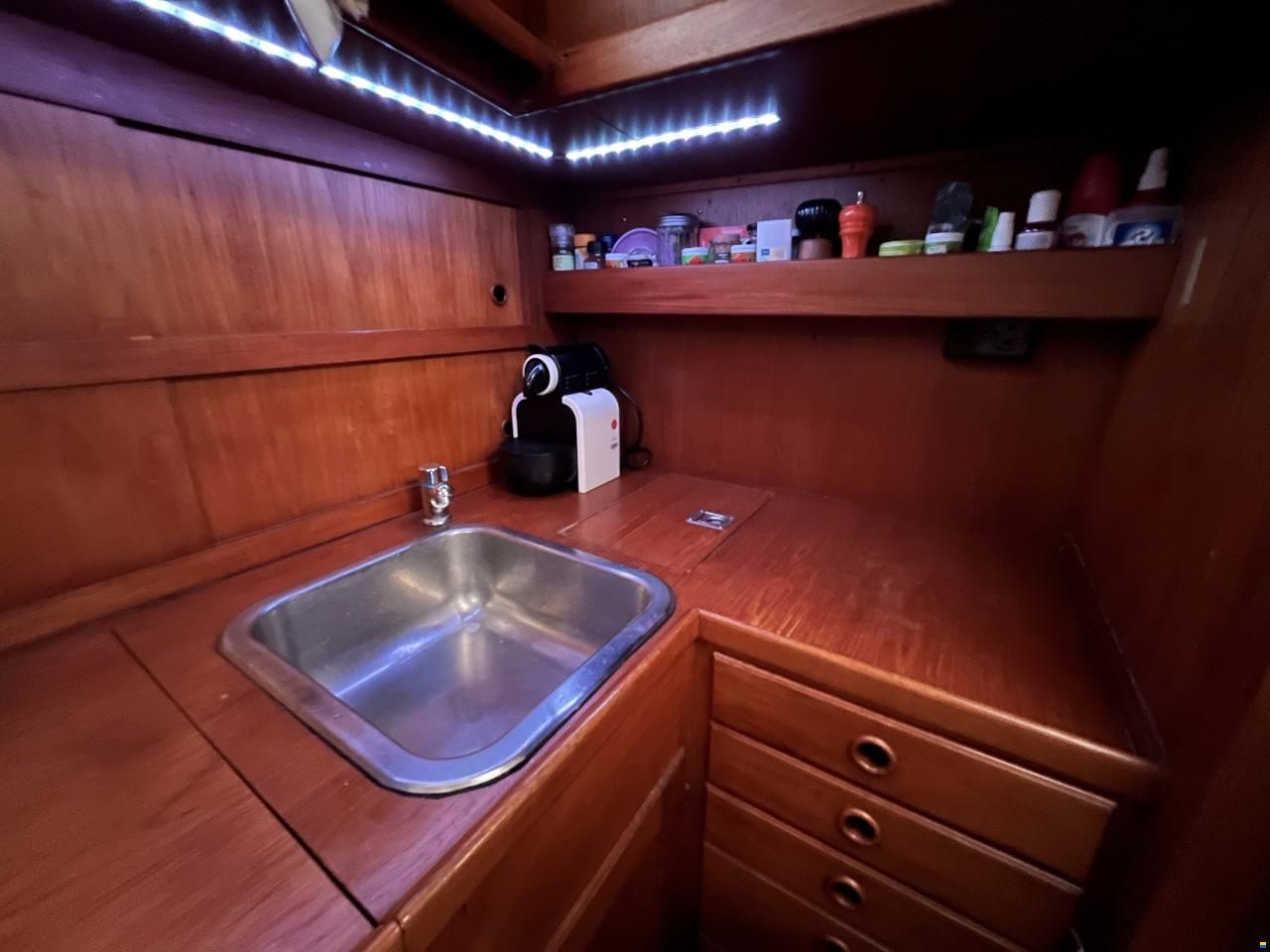 Helmsman Barracuda 35